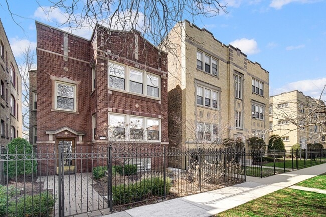 Building Photo - 5052 N Wolcott Ave