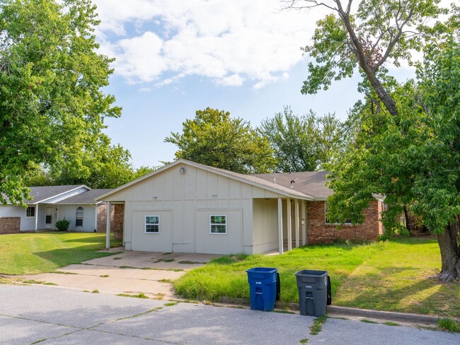 Building Photo - Tulsa Duplex