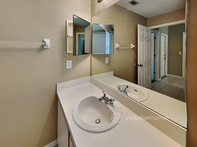 Building Photo - 563 Lindsay Anne Ct