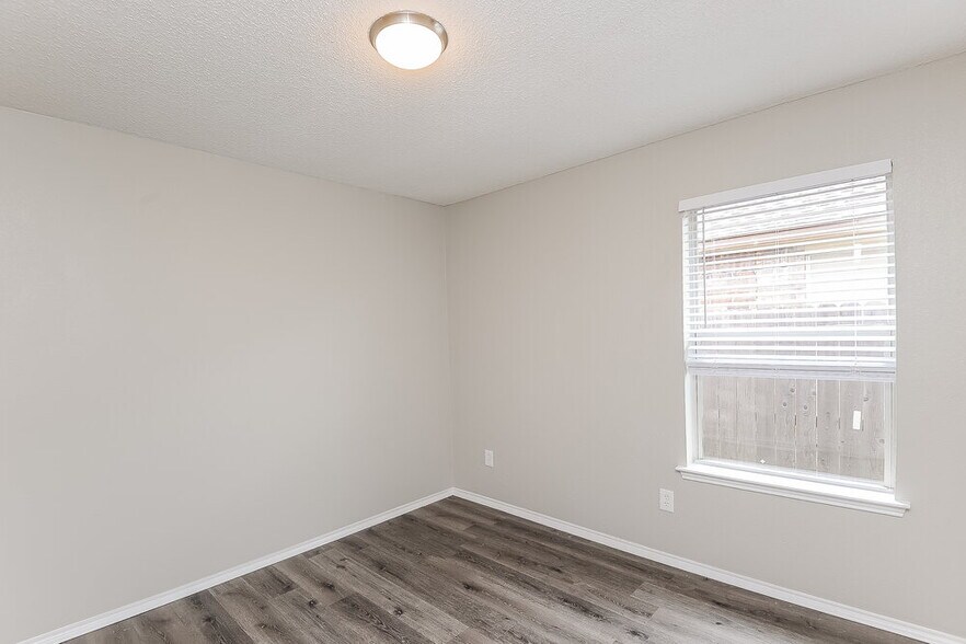 Building Photo - 930 Morgan Dr