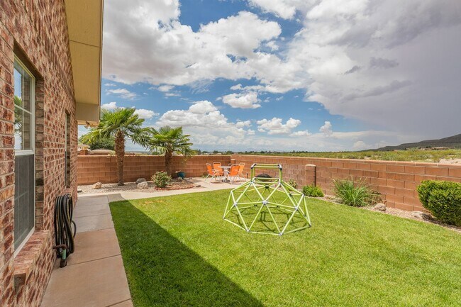Building Photo - 3 bed 2 bath beautiful home!