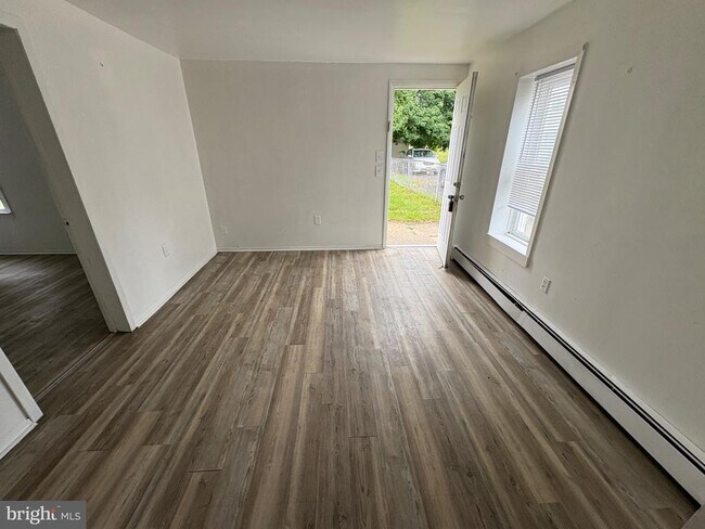 Building Photo - 120 E Main St