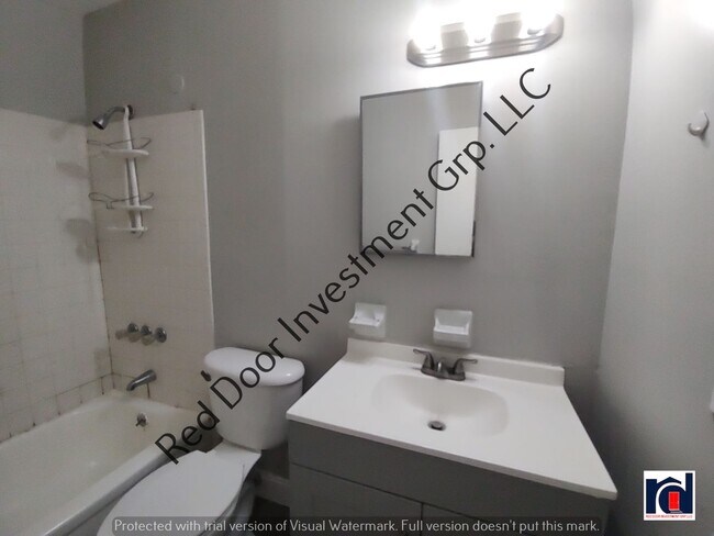 Building Photo - Large 2/1- Minutes from Downtown Leesburg/...