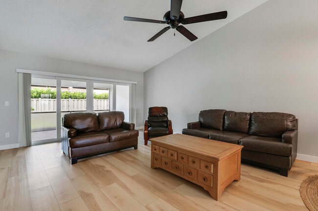 Building Photo - 148 Moccasin Trail S