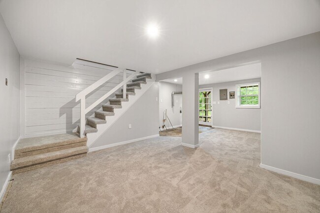 Building Photo - Newly Renovated 2 Bedroom, 1 Bath Duplex within walking Distance to UVA!