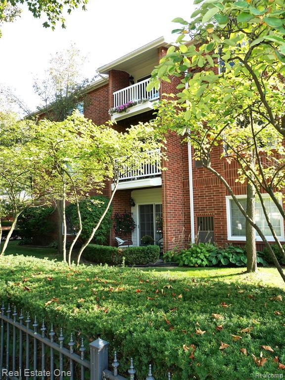 Building Photo - 444 Chester St