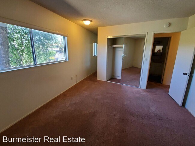 Building Photo - 1025 Meadow Lake Dr