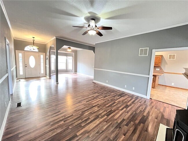 Building Photo - 95 Bassingham Dr