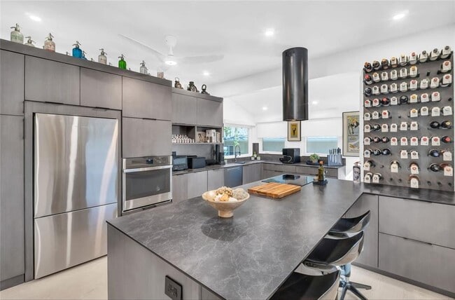 Building Photo - 747 2nd St N