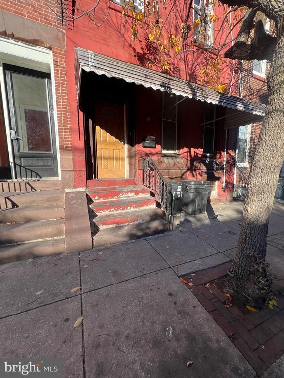 Building Photo - 1709 W Montgomery Ave