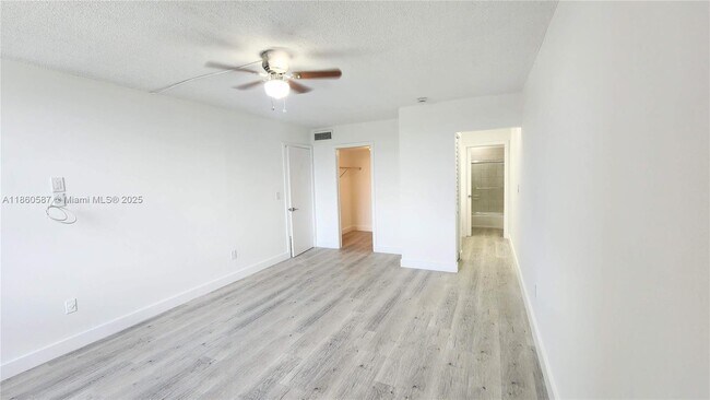 Building Photo - 10875 SW 112th Ave