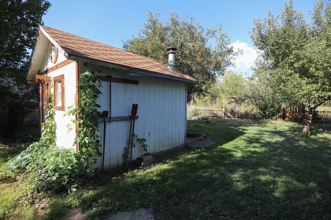 Building Photo - 1 bed 1 bath home along the river