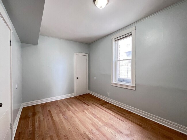Building Photo - 8856 S Lowe Ave