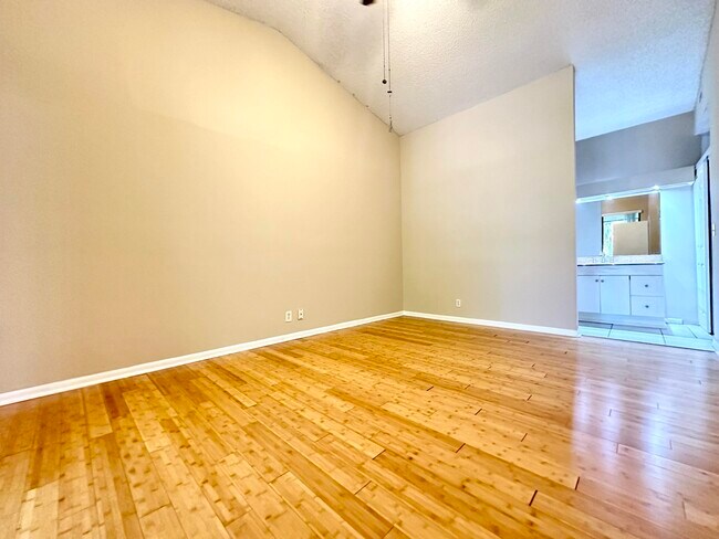 Building Photo - 4509 Carambola Cir S