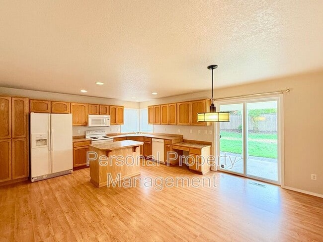 Building Photo - 11117 NE 104th St