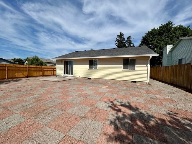 Building Photo - 15511 NE 50th Cir