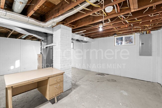 Building Photo - Welcome to this charming 1-bedroom, 1-bathroom home located in the vibrant city of Spokane, WA.