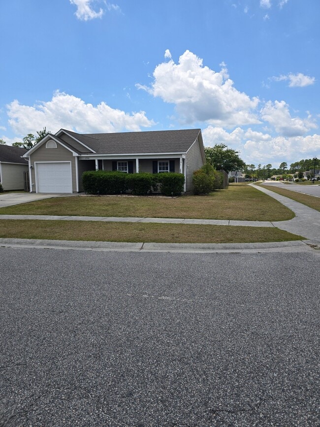 Building Photo - 1750 Pepperwood Way