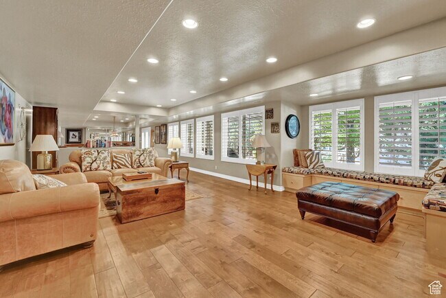Building Photo - "Charming 3-Bed Oasis with Granite Touch & Hardwood Elegance in Ogden – 2480 Sq. Ft. of Comfort!"