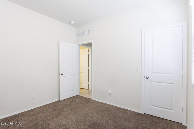 Building Photo - 1075 W Avalon Canyon Dr