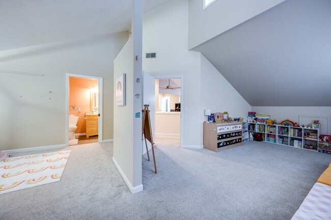 Building Photo - Luxury Rental: Chef’s Kitchen, Hot Tub & Room to Entertain