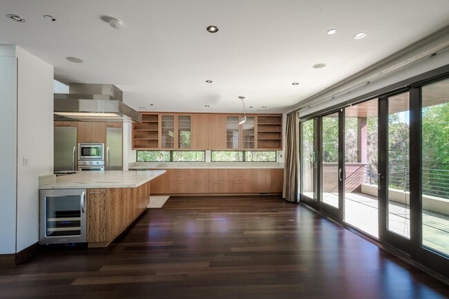 Building Photo - 2510 Skyfarm Dr