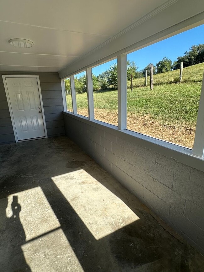 Building Photo - Cute 2BR, 1 Ba cottage in the country - Newly renovated