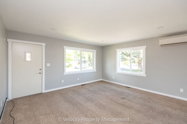 Building Photo - Charming Remodeled Home in Downtown Redmon...