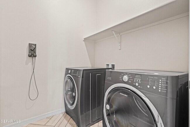 Building Photo - 3729 Surmise St