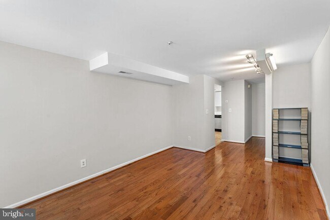 Building Photo - 1402 E Baltimore St