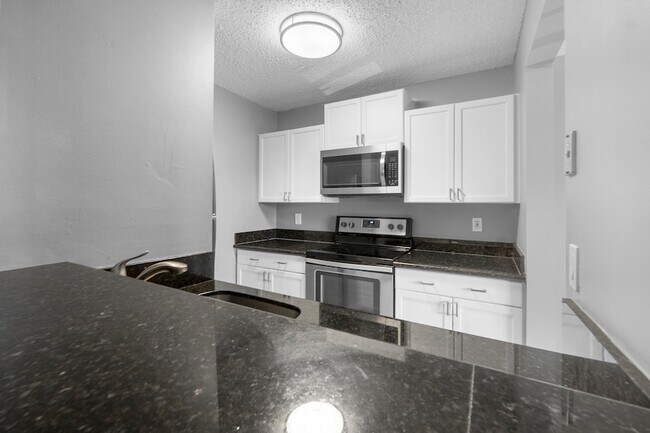 Building Photo - 818 Meadows Cir