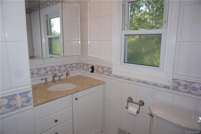 Building Photo - 40 Ludvigh Rd