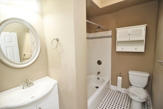 Building Photo - Updated 3bd/2ba Hampden Rowhome w/ CAC, W/...