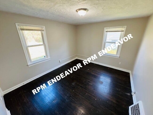 Building Photo - Cozy 2 Bed / 1 Bath