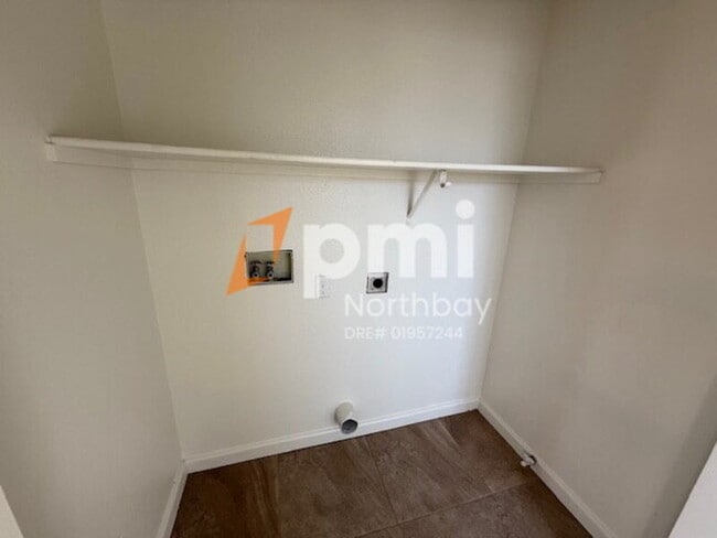 Building Photo - 893 Deerfield Pl
