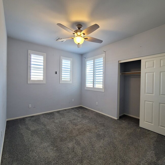 Building Photo - E. Ventura Newer Construction 3+2.5 bath H...