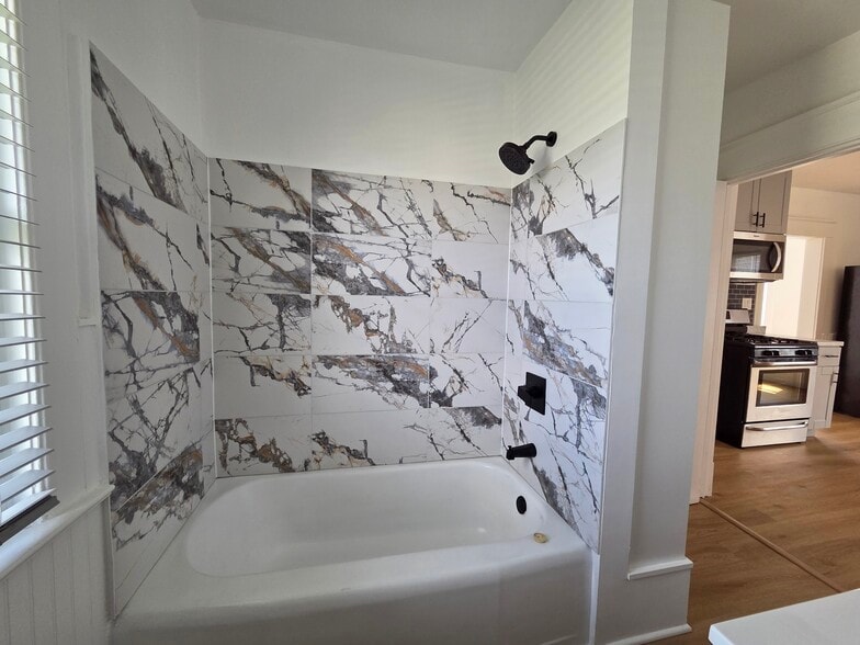 Bathtub and shower - 5706 22nd Ave