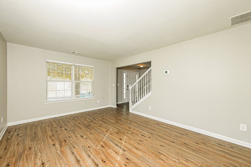 Building Photo - 353 Franklin St