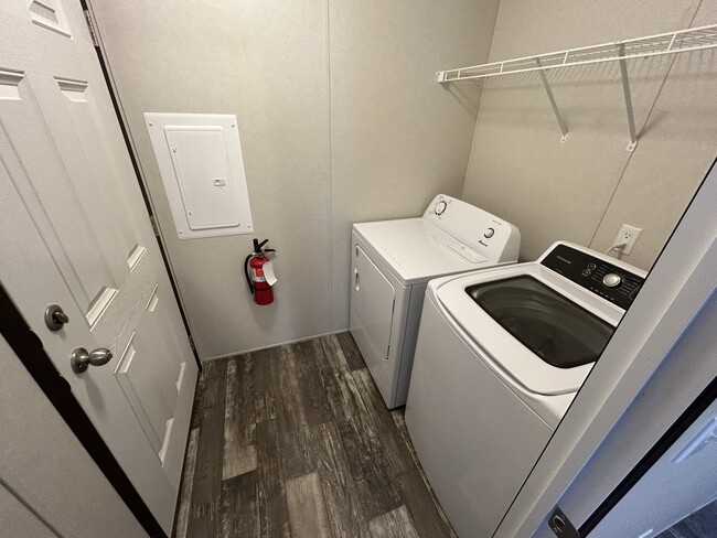 Building Photo - 691 Oregon St