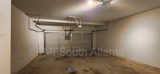 Building Photo - 633 Amrose Way