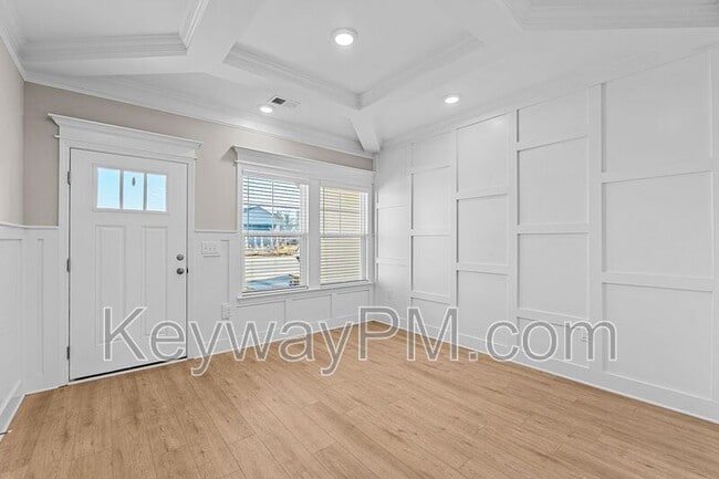 Building Photo - 3205 Venetian Dr