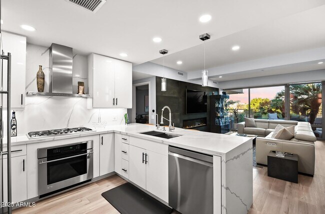 Building Photo - 7167 E Rancho Vista Dr