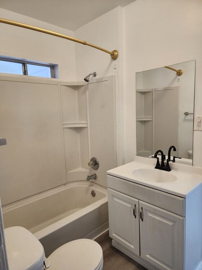 Building Photo - 4475