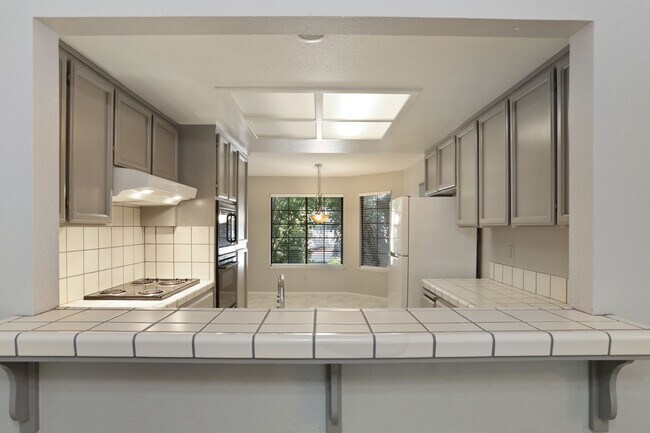Building Photo - 562 La Corso Dr