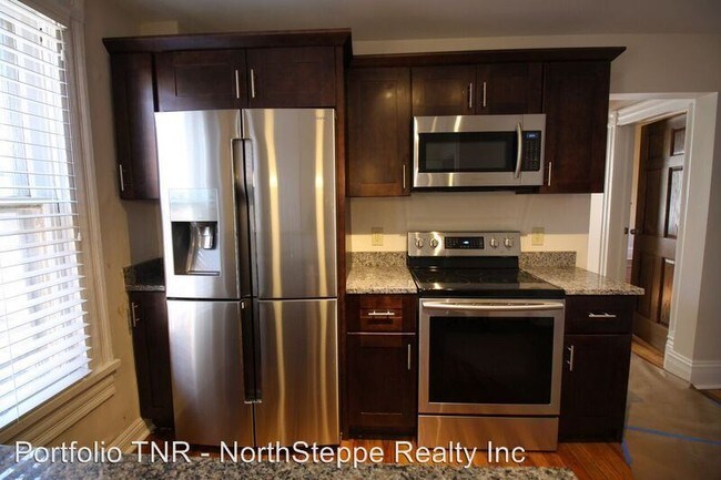 Building Photo - 694 Kerr St