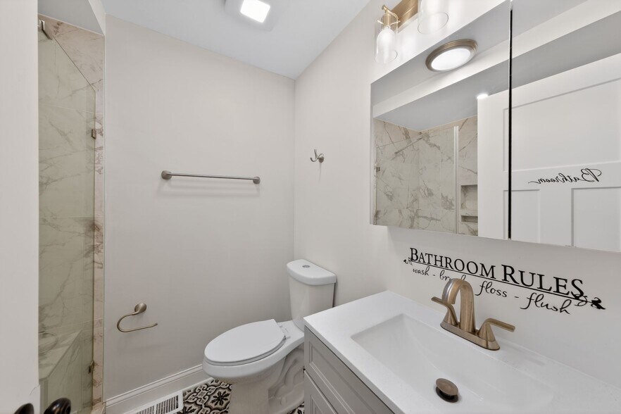 Building Photo - 225 Meadow Ln