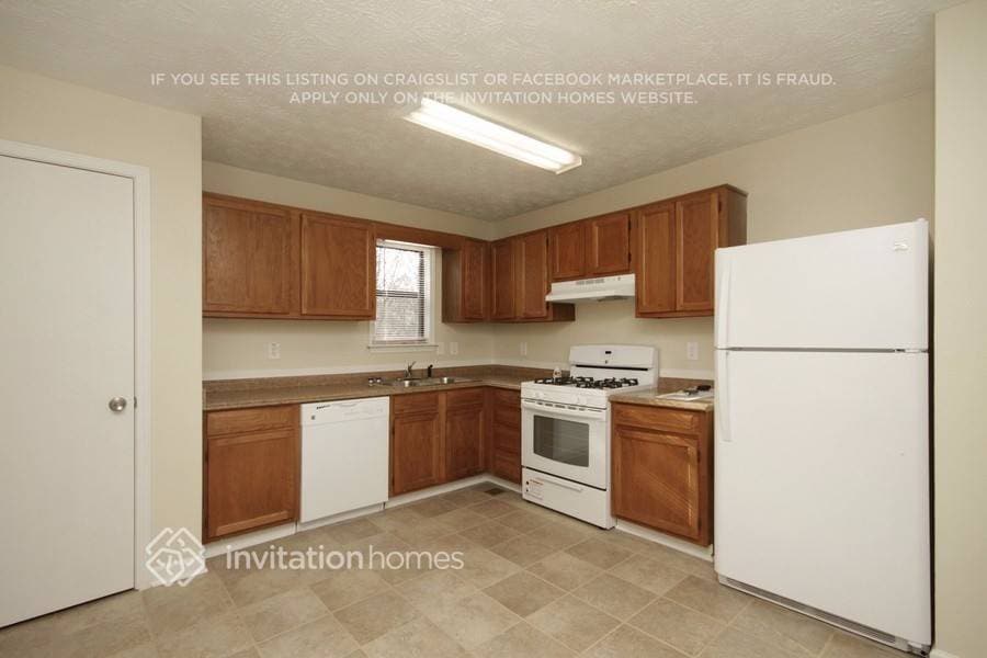 Building Photo - 10380 Colony Glen Dr