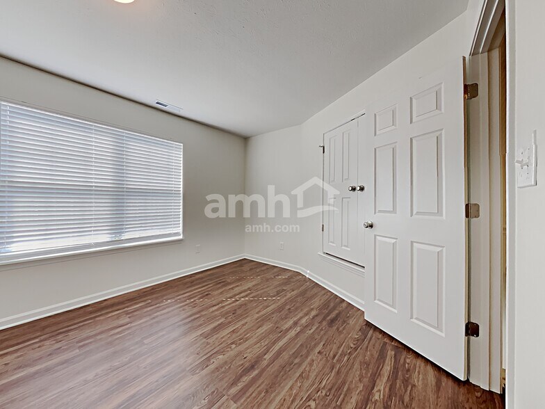 Building Photo - 4874 Oakton Way