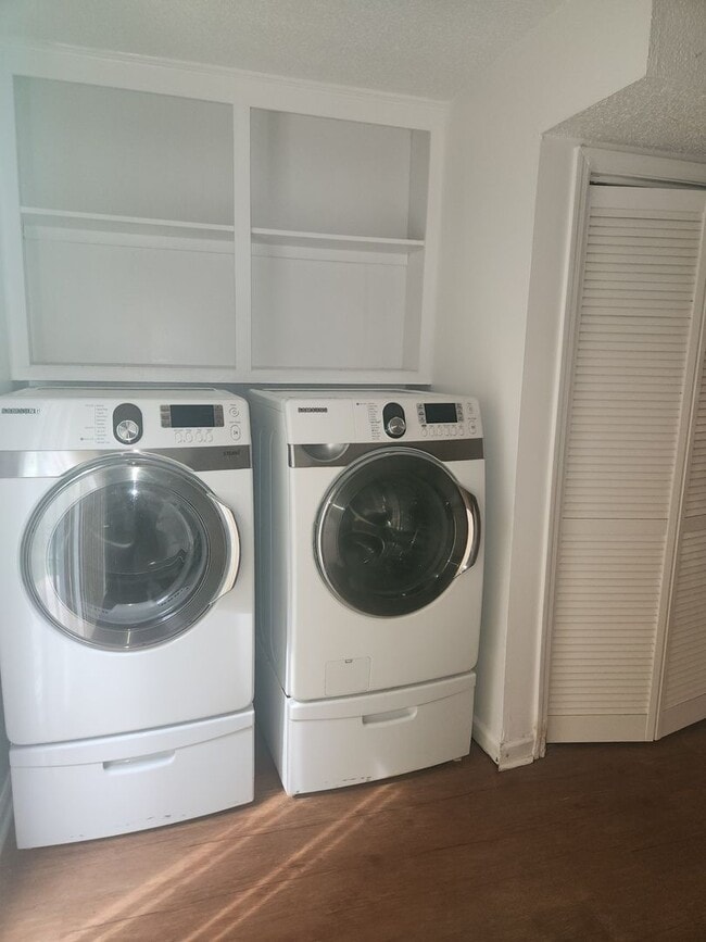 Building Photo - Cute and Cozy 2 Bedroom 1.5 Bath West Colu...
