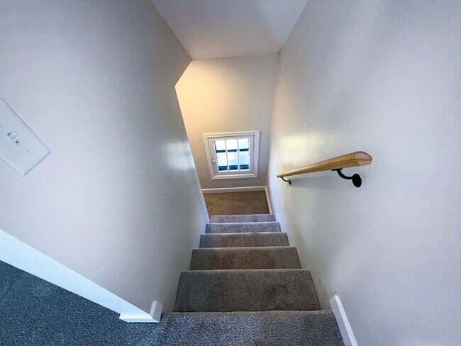 Building Photo - Charming Cape Cod in Columbus | 3BR, Updat...